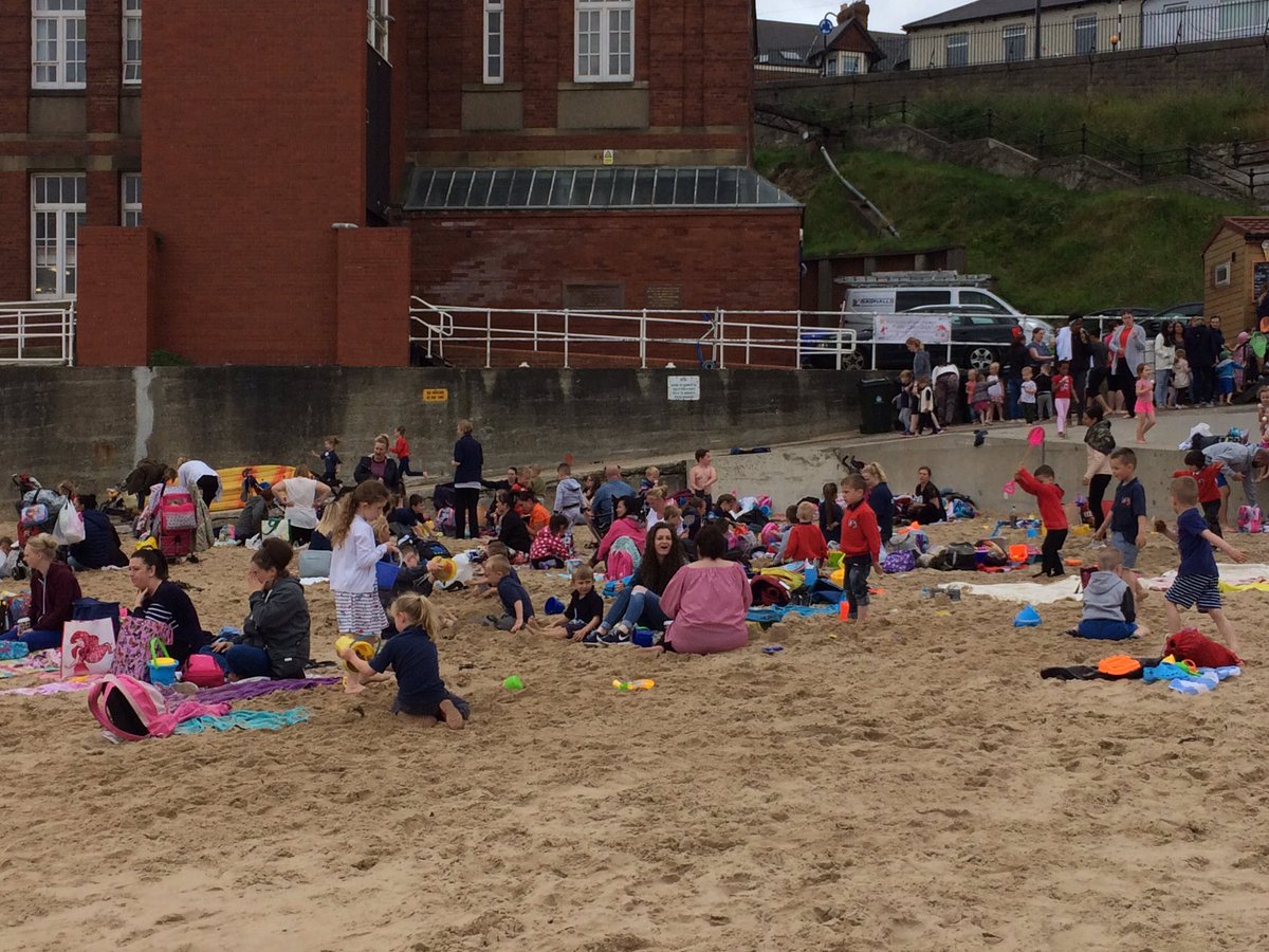 smpsjohn's tweet photo. Water fight in full swing #smpsbigdayout @SMemorial https://t.co/ohEUfKnTE0