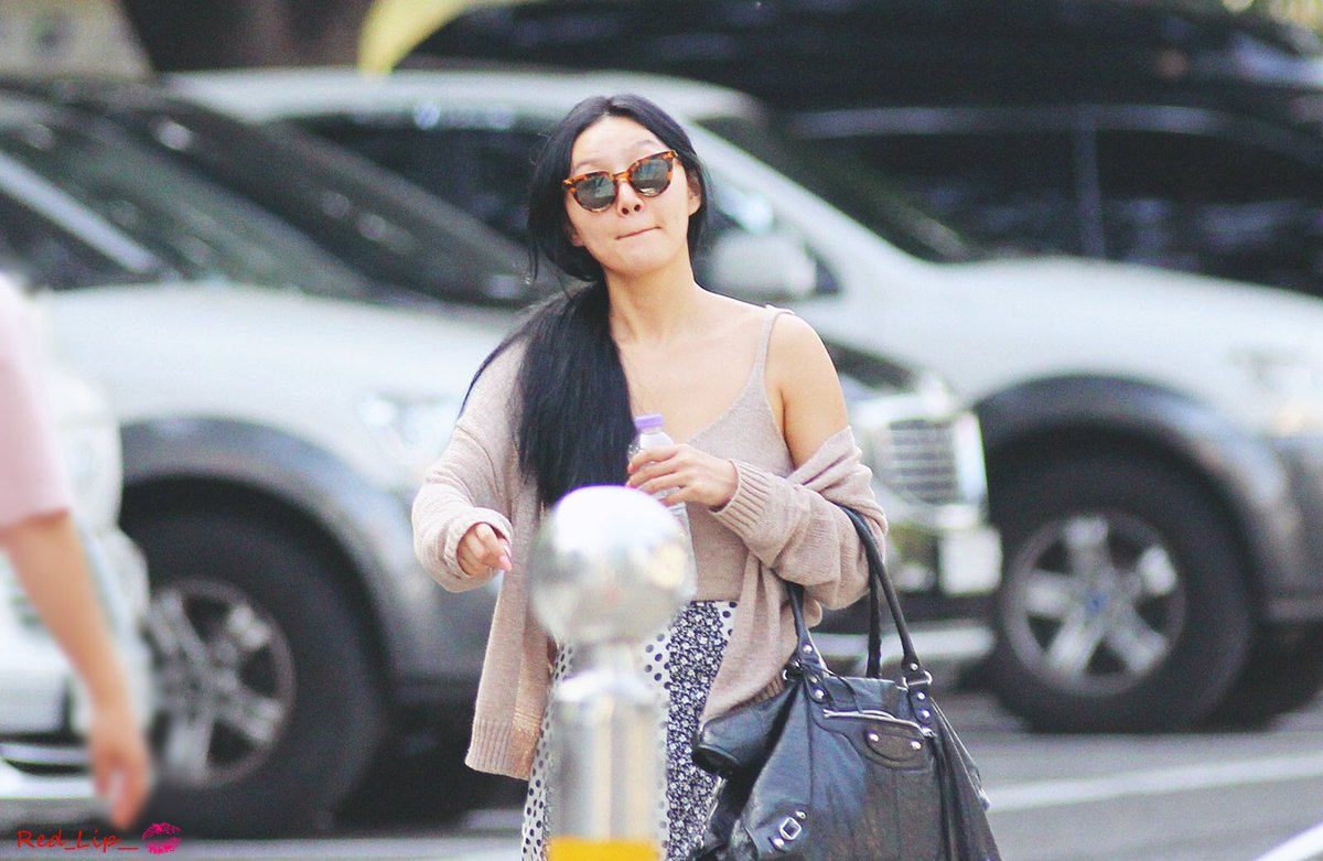 170623 뮤직뱅크 마마무 화사 4Pics / 귀엽고.. 사랑스럽고ㅜㅜ 정말 소중한 우리 화사님.... 항상 무릎 꿇을게요..(털썩)