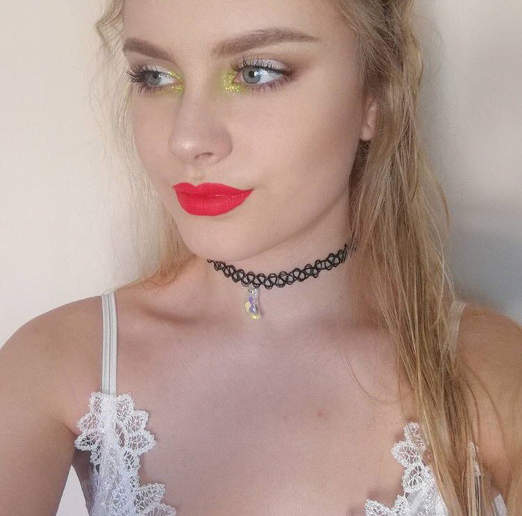 Laroc_Cosmetics's tweet photo. Our 120 eyeshadow palette can be used to create some truly beautiful looks 💄 https://t.co/5gjjXOt960