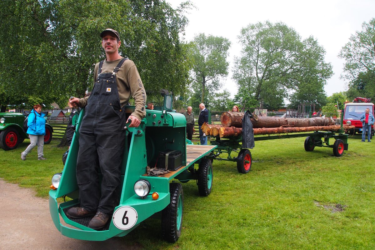 marePublica's tweet photo. Klönen, staunen & fachsimpeln bei den Diesel- und Dampftagen am 1./2. Juli im #Freilichtmuseum #Klockenhagen 🚜🌞 #ostsee #sommer #fischland https://t.co/b9ygeBwM0Y