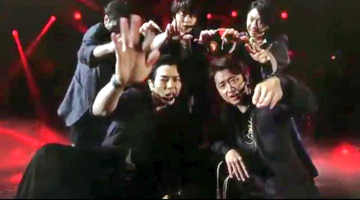 ank_ge's tweet photo. 智くんの振り付けって、メンバー愛が溢れてて好き。
ぎゅってよったり、うぇーいって盛り上がったりって。 https://t.co/XAYwCLbspe