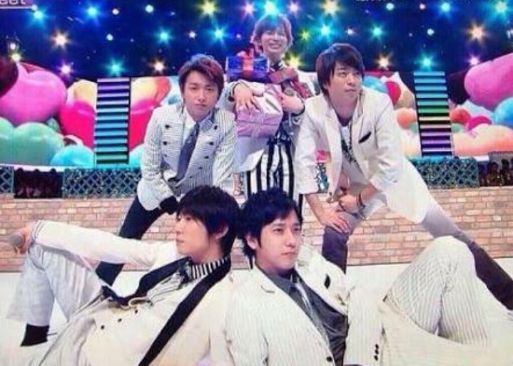 ank_ge's tweet photo. 智くんの振り付けって、メンバー愛が溢れてて好き。
ぎゅってよったり、うぇーいって盛り上がったりって。 https://t.co/XAYwCLbspe