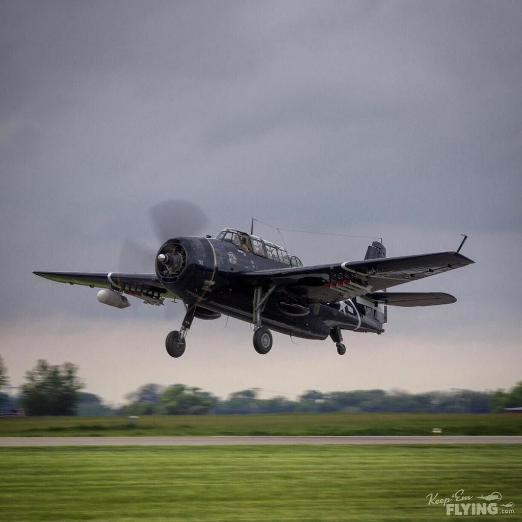 keepemflyingcom's tweet photo. Brad Deckert in his beautiful TBM Avenger. #grumman #tbm #avenger #ushistory #usn #usmc #wwii #ww2 #warbird #keepe… https://t.co/33STfkrg95 https://t.co/pnOxW3ufke