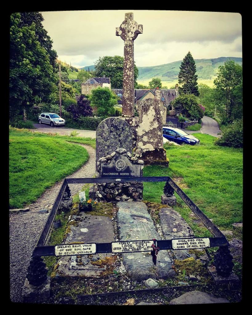 erfigh's tweet photo. Rob Roy's Grave (Balquhidder). #robroy #robroygrave #escòcia #escocia #scotland #escocia2017 #tripgramers #scotlan… https://t.co/XUFx2vDxoo https://t.co/VBXd0OHZ84