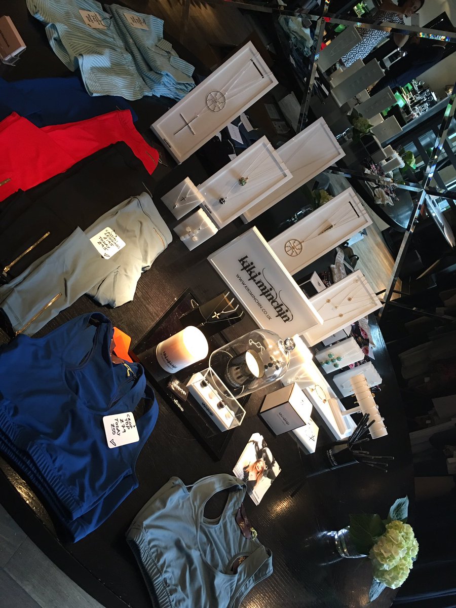 Piccolino_Hale's tweet image. And it is fashion Friday !!! 💄💋💅💃👠👗👙