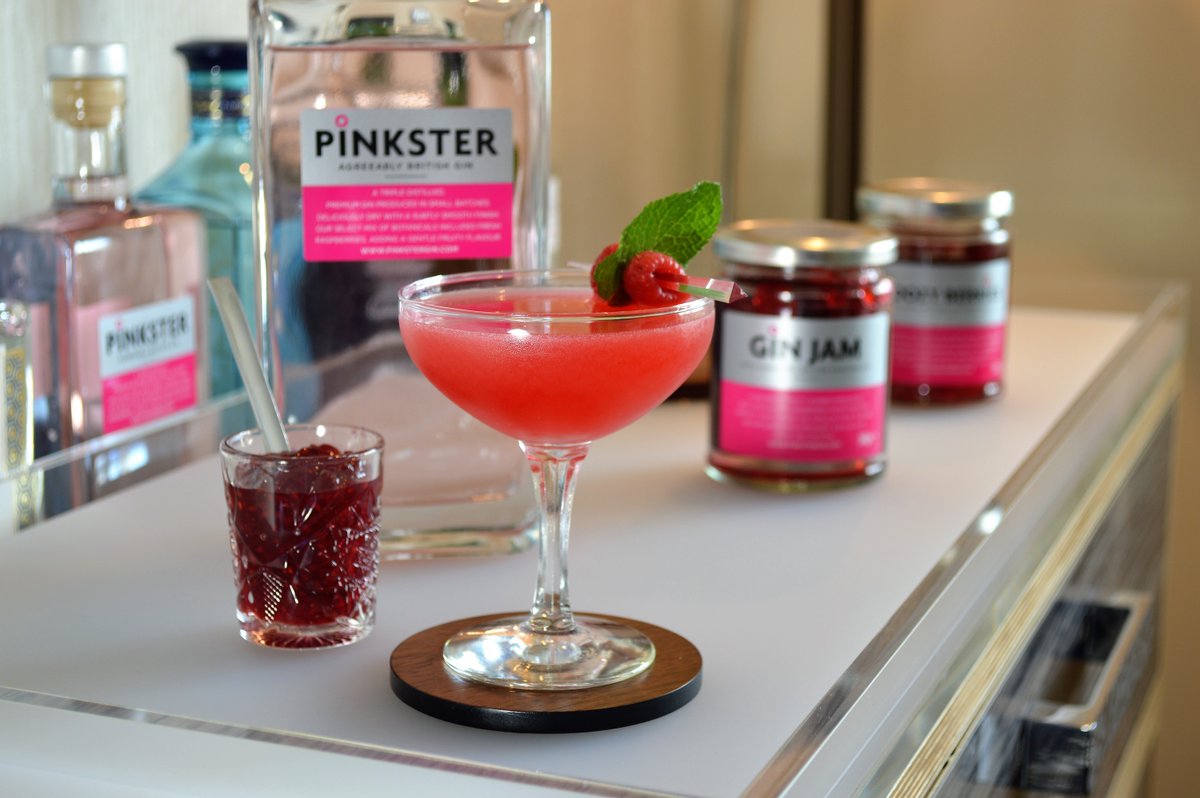 quenchhomebars's tweet photo. This ones a little too addictive! The ‘Quench Pinktini’, our latest creation in collaboration with our friends @PinksterGin #homebar #quench https://t.co/M7CkChmiyh