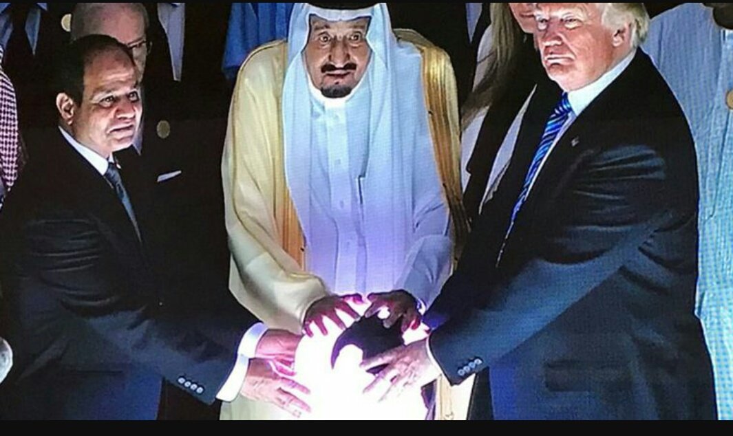 DinghusKahn's tweet photo. @KristinnFR @ditzkoff @drmistercody @maggieNYT Here is Trump, pledging his allegiance to Mephistopheles. https://t.co/Fmlfks0yHc