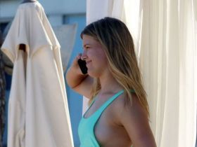 mtvromania's tweet image. Costumul de baie ca nu avantajeaza pe nimeni. Cum a fost surprinsa la plaja o celebra jucatoare de tenis