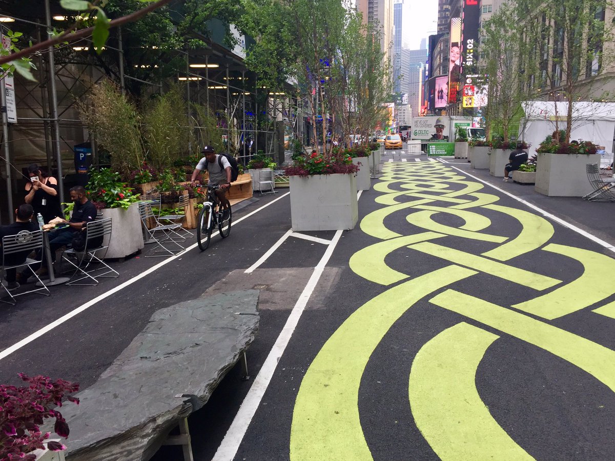 PPS_Placemaking's tweet photo. The march to #Streetopia is now underway... on Broadway. Thanks @NYC_DOT #StreetsAsPlaces #Placemaking #PublicSpaces #StreetopiaNYC https://t.co/Gc4MIi7top