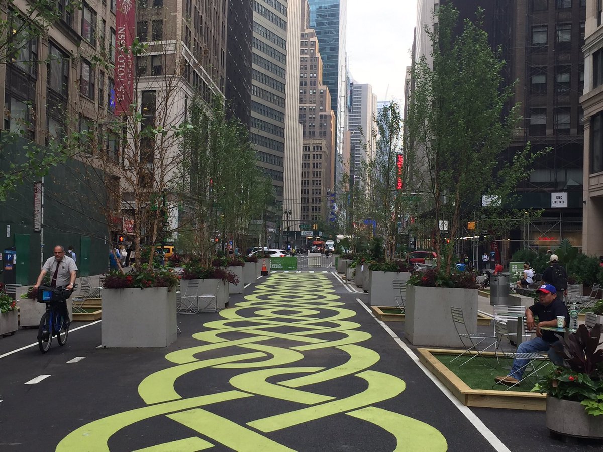 PPS_Placemaking's tweet photo. The march to #Streetopia is now underway... on Broadway. Thanks @NYC_DOT #StreetsAsPlaces #Placemaking #PublicSpaces #StreetopiaNYC https://t.co/Gc4MIi7top