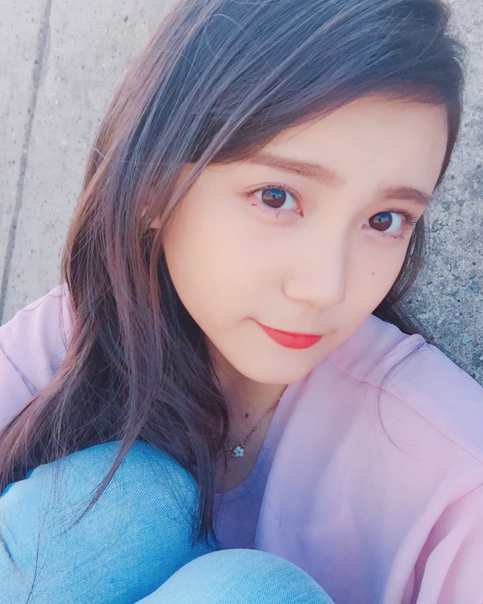kansaiflash's tweet photo. 【FLASH OSAKAメンバー紹介】

▪︎れいな @922_reina 

見た目よくぶりっ子と言われますが中身は割とサバサバしててよく喋る17歳です。笑

好きな食べ物はチョコとお肉です！！

よろしくお願いします😌🙌🏻🌸

#FOPR
#FLASHOSAKA
#読モBG https://t.co/vfuy9grX0F