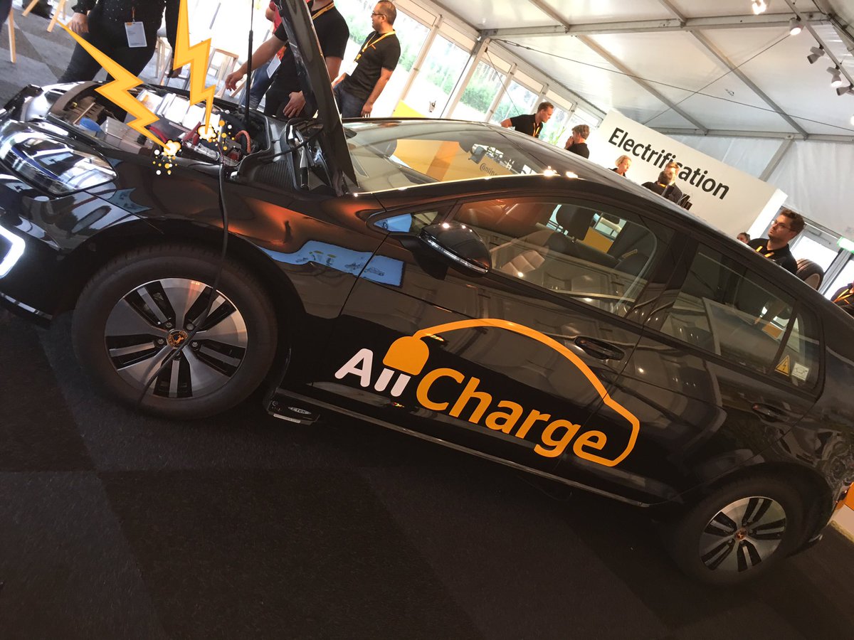 AutosMemoLira's tweet photo. Para cargar tu eléctrico #Opciones AC o DC #AllCharge @ContiSafety @ContinentalMex @continentaltire Adiós al ¿Magna o Premium, joven? https://t.co/qSovVUUanc