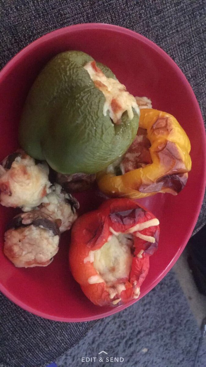 G_funktimus's tweet photo. @GordonRamsay what do you think of my sisters attempt at stuffed peppers? https://t.co/Y6u1UV8Mys