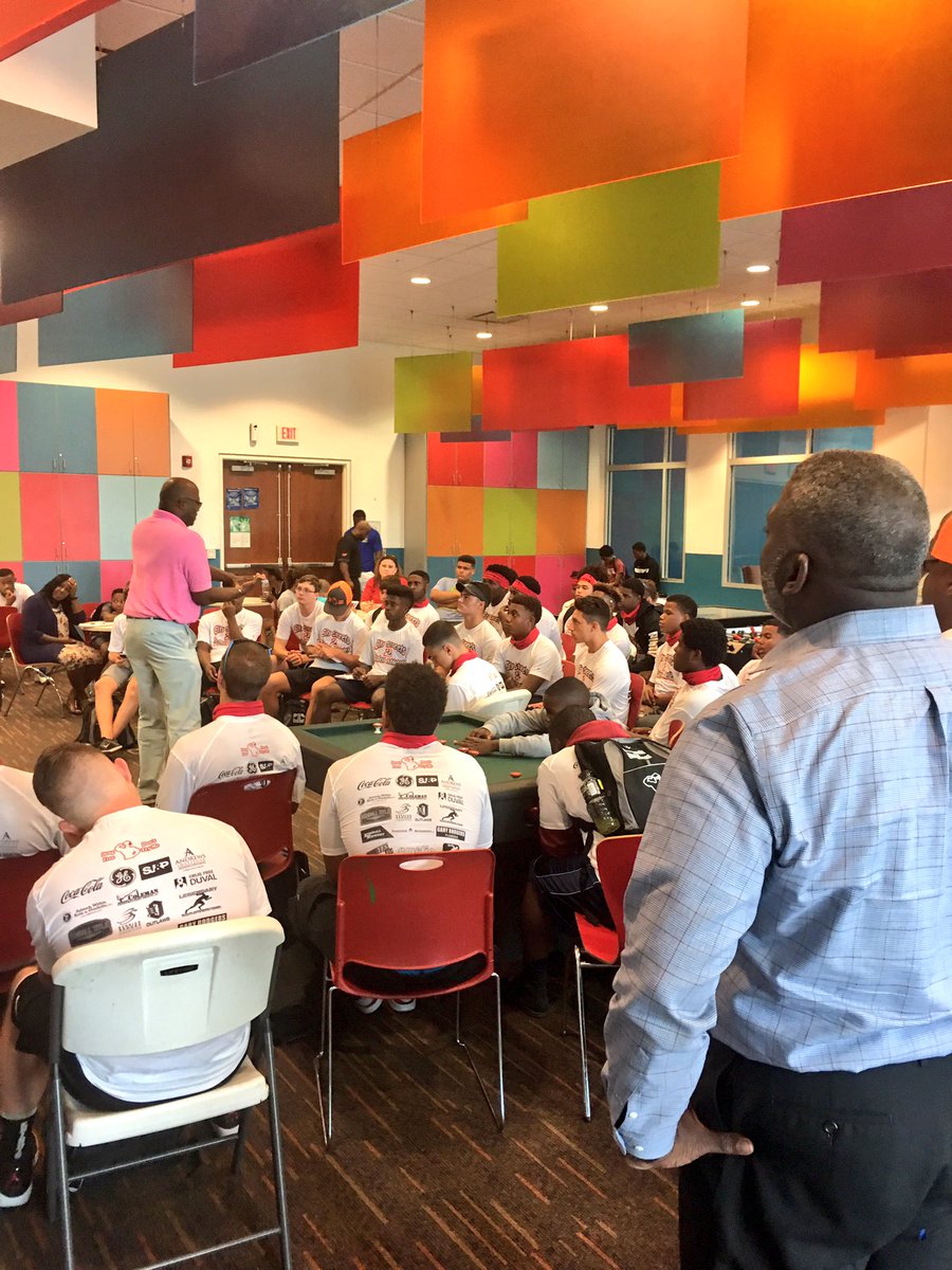 SCFootballHOF's tweet photo. We were honored to be a part of @cs2sa w/ @36elite @carmcaldwell #errolthomas #RodneyBlunt #leaders #football #future #differencemakers https://t.co/0B8imqduiG