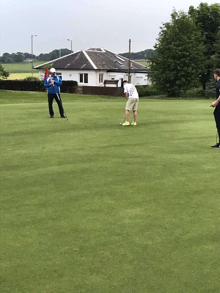 10RndChallenge's tweet photo. Final putt on final round… can't even put my left foot on the ground it hurts so bad https://t.co/JmbdLyHTrg