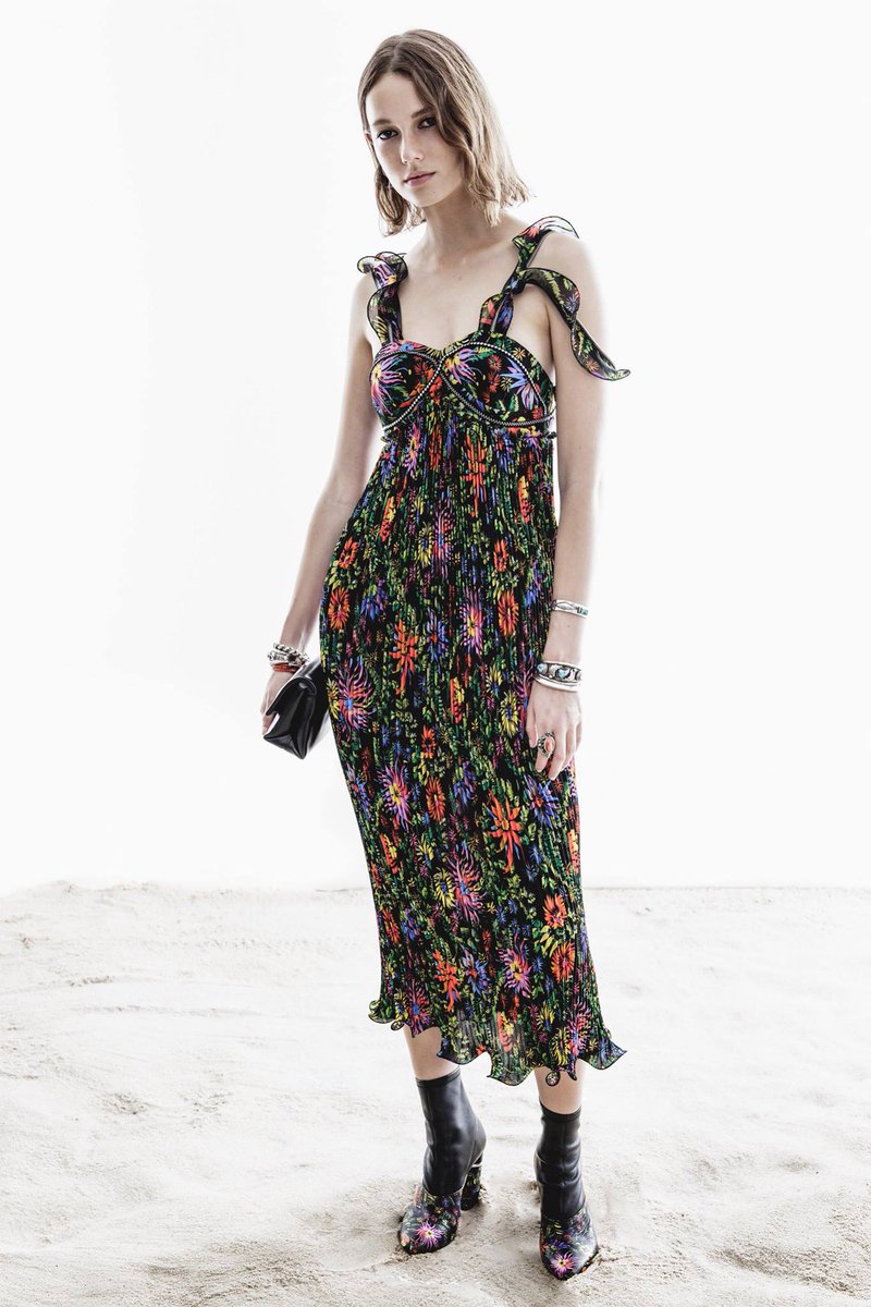 Stylecraver's tweet photo. Breathe a little #summer into classic black with tropical prints &amp; ruffled hems from @shopmodalist and get #cashback https://t.co/Pt3fL5ovMU https://t.co/zVgCvP3XZw