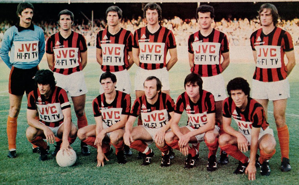 PaniNicois's tweet photo. #RETROGYM Si j'en crois ce qui se dit, #OGCN devrait évoluer avec son traditionnel maillot rouge et noir et un short... blanc comme en 1979! https://t.co/CElF9RZeOi