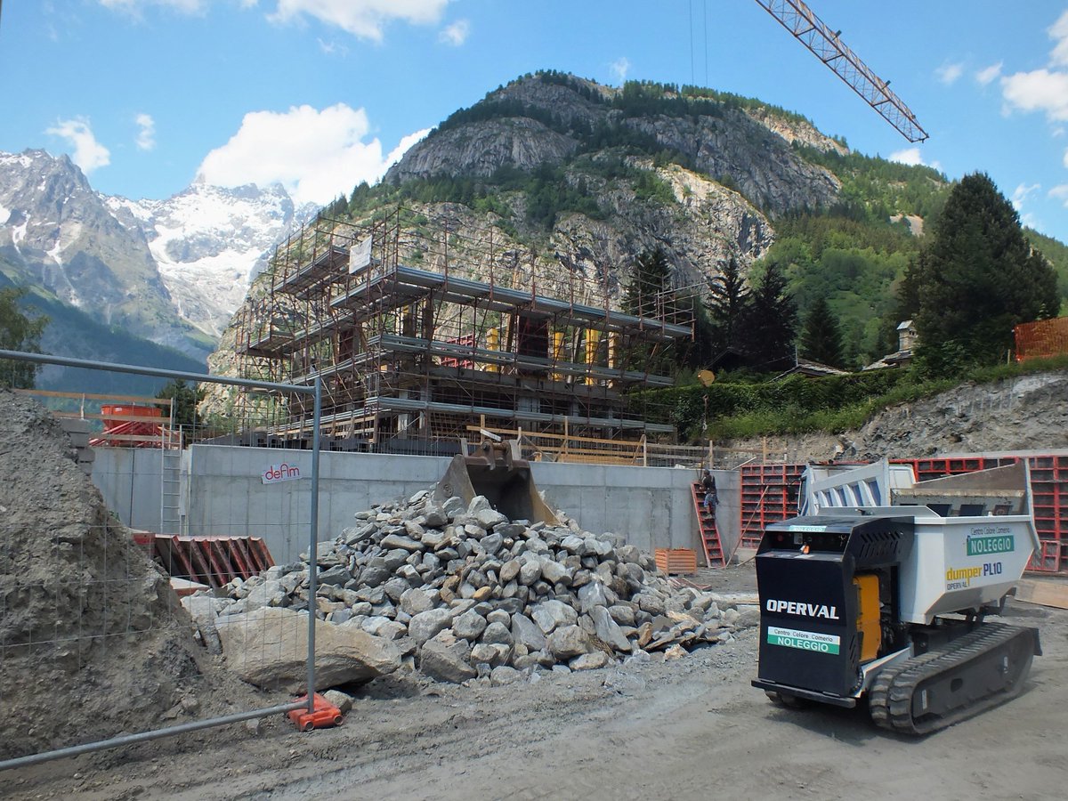 Operval_srl's tweet image. Working next to the Monte Bianco! #dumperPL10