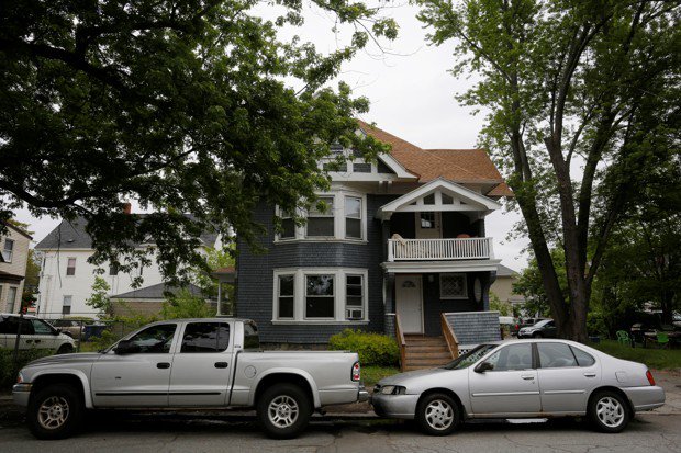 CityLab's tweet photo. How transportation costs change the meaning of affordable housing https://t.co/KOQnxHuyxg https://t.co/KViyIMH1FC