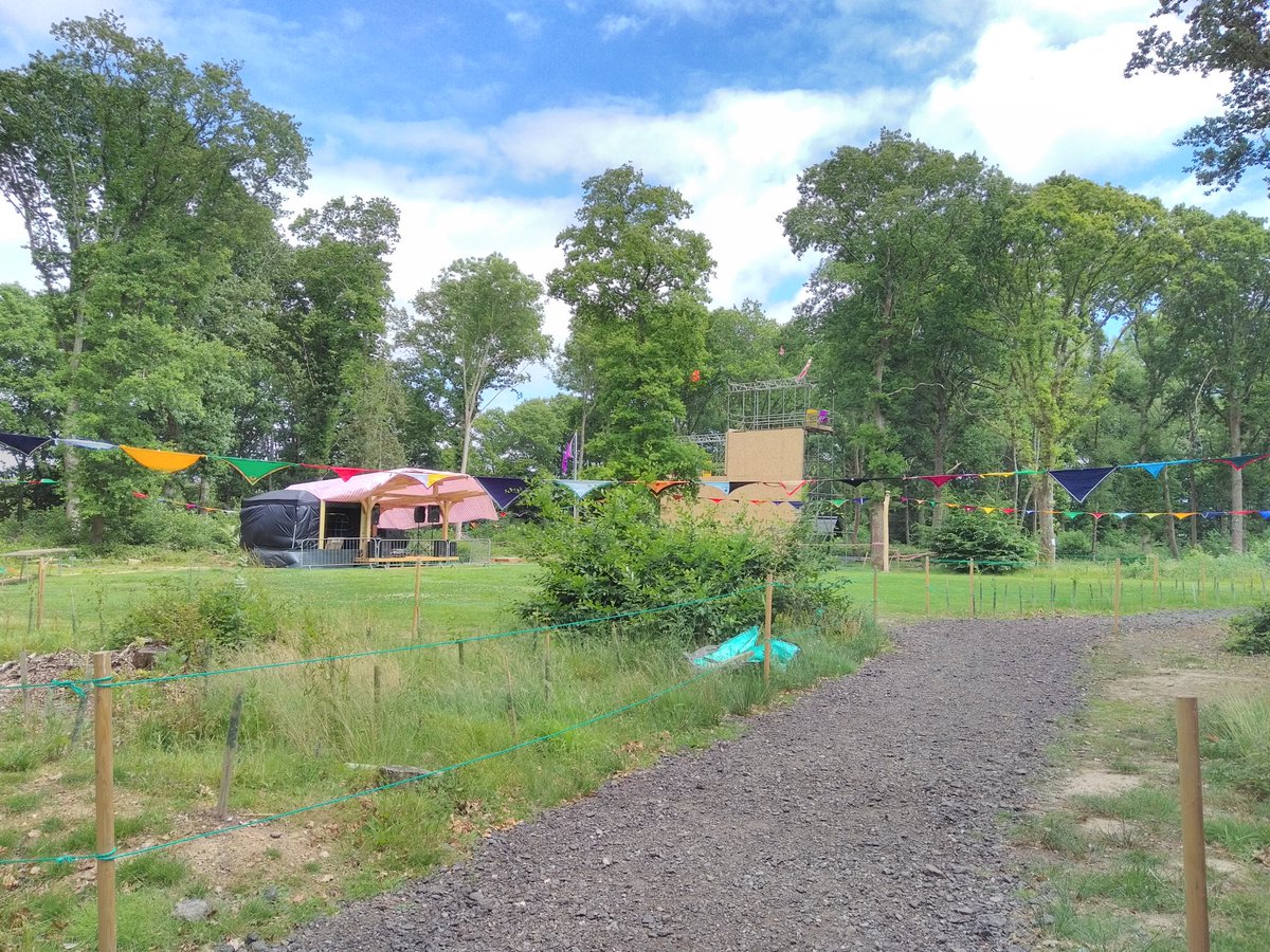 bushywoodowl's tweet photo. The arena is looking great. Ready for nearly 900 people to descend in a few hours time. #camp110 https://t.co/JHpfpDxax1
