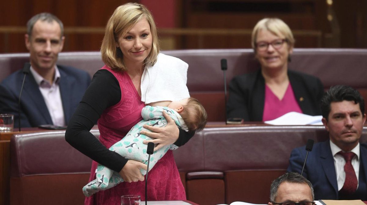 Una senadora australiana presentó una moción amamantando a su beba bit.ly/2tWg3SZ