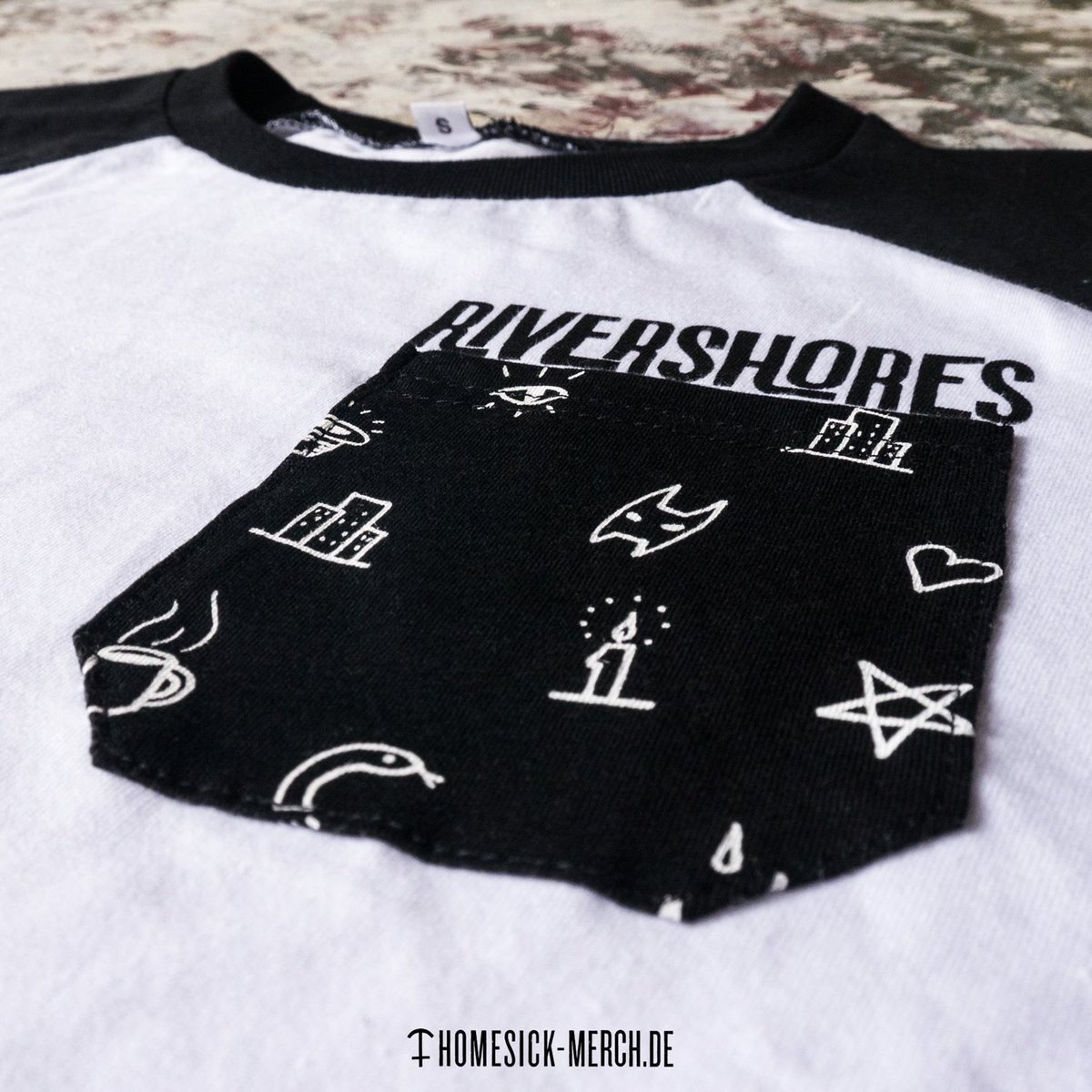 Zum Wochenende noch ein ganz besonders schönes Shirt für <a href="/RivershoresPunk/">Rivershores</a> – Handbedruckt- und handbenäht!
Shop:
rivershores.bigcartel.com