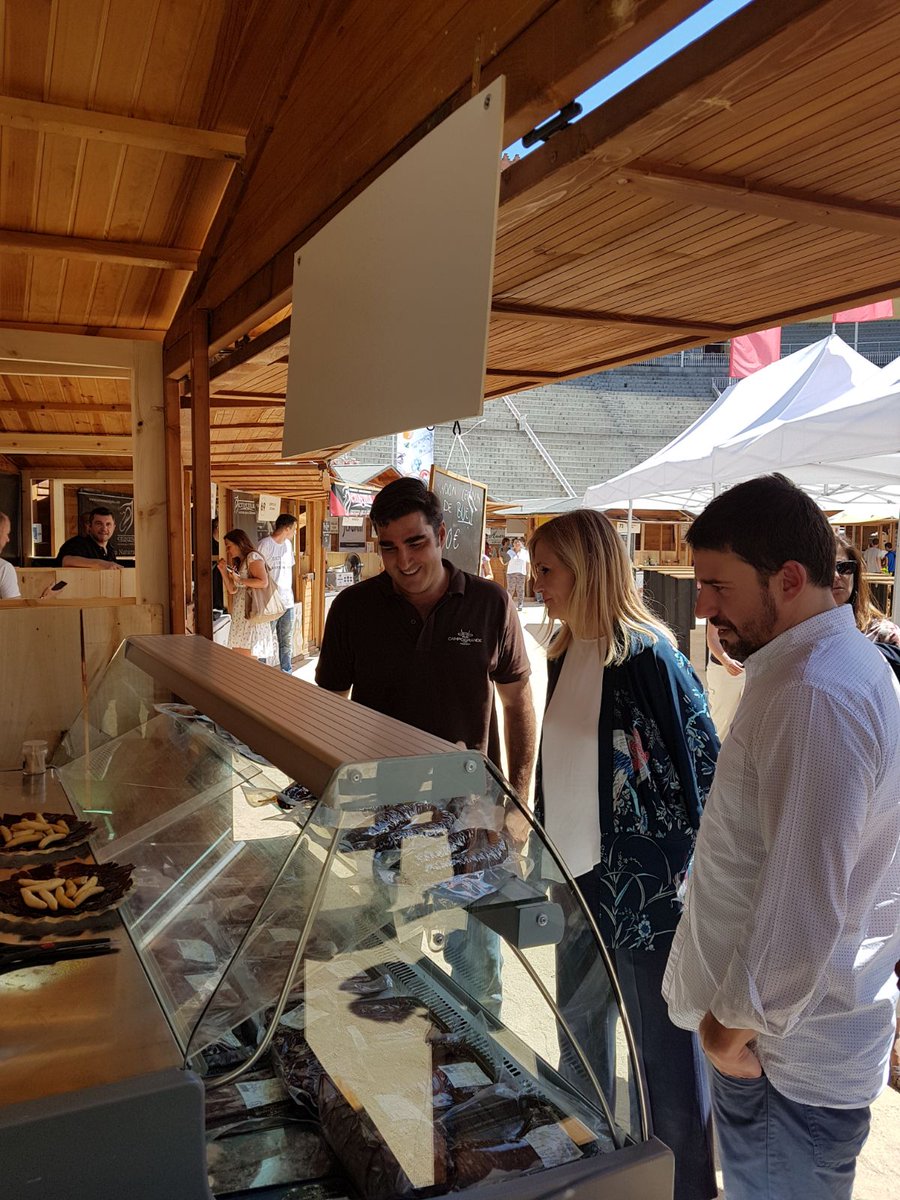 campograndemadr's tweet photo. Nuestro representante @FcJavierSalcedo con @ccifuentes y @ChefJaviEstevez en #CometeLasVentas2017 @MadridCalidad #lacunadelbuey #100%buey https://t.co/Yjggf58Liz