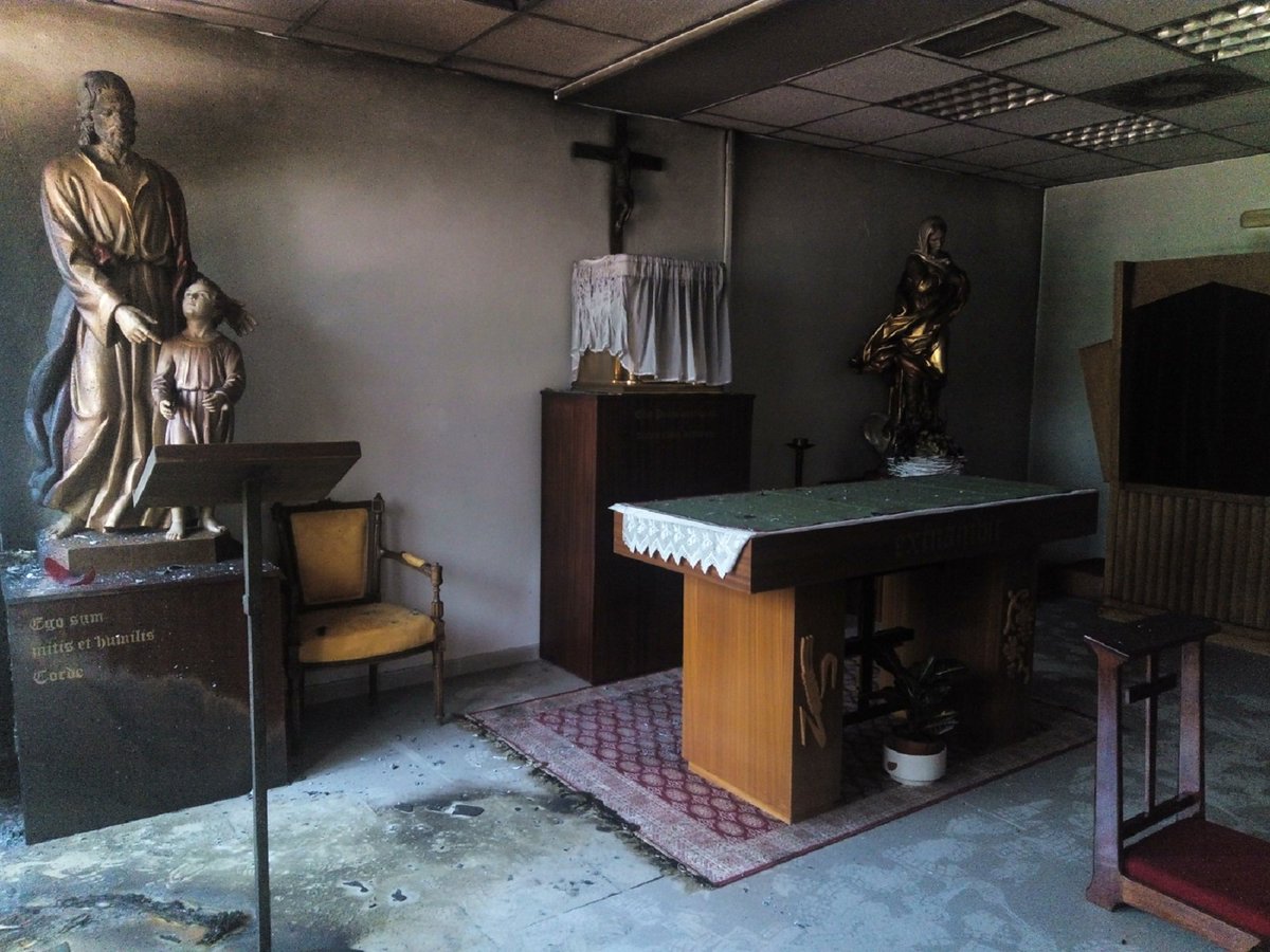 Condenamos los actos vandálicos de la #capilla de la <a href="/UAM_Madrid/">UAM Autónoma Madrid</a>. #Respeto <a href="/archimadrid/">Archidiócesis de Madrid</a> <a href="/DiocesisGetafe/">Diócesis de Getafe</a>