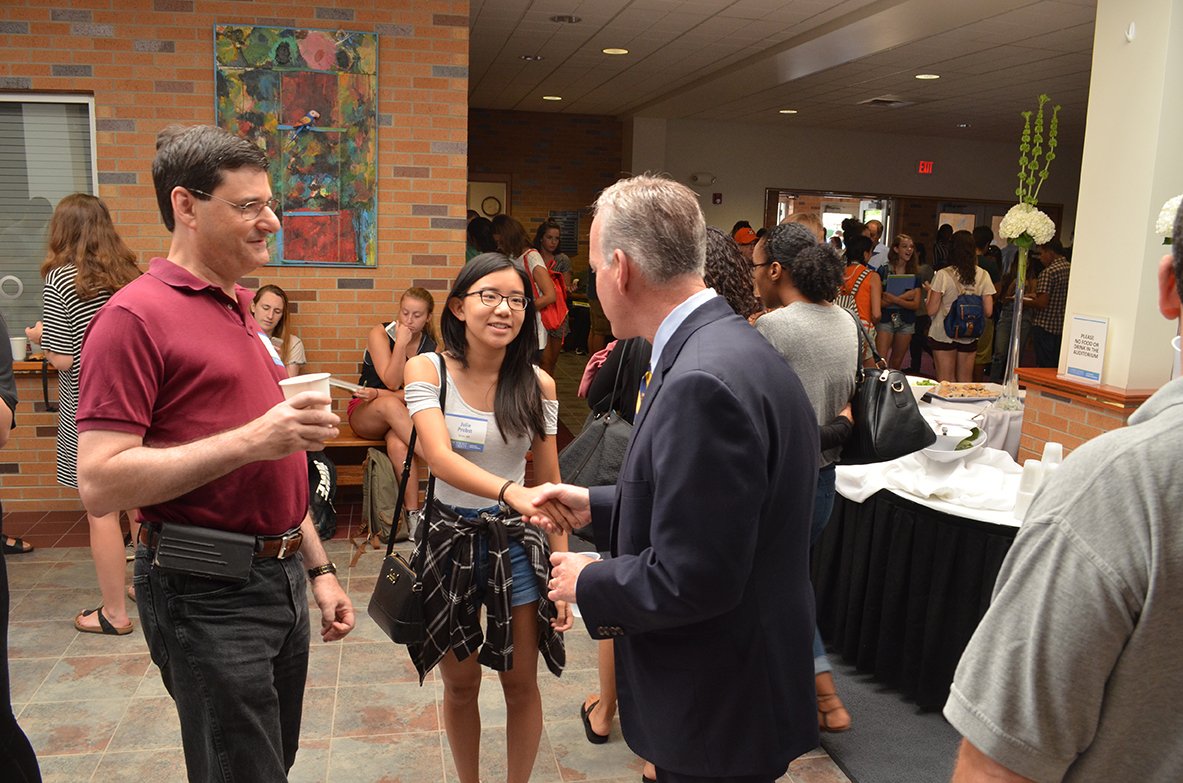MercyhurstU's tweet photo. We speak for @LuketheLaker, Pres. Victor and the entire campus community when we say "Welcome Future Lakers!" #HurstOrientation https://t.co/enNAopyl1S