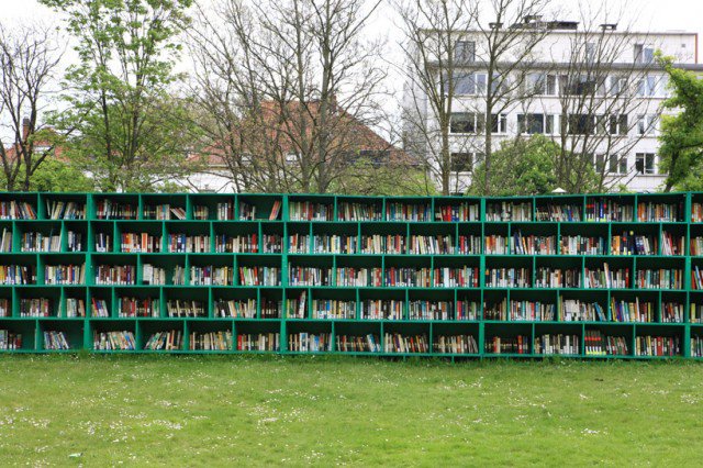 entrelectores's tweet photo. RT si te encanta como a nosotros este "Bookyard", construido por Massimo Bartolini para el Belgian art festival. https://t.co/UdZTUNAk90