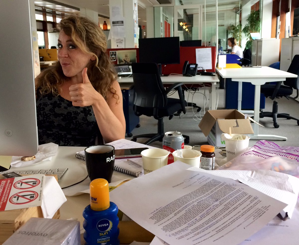 mischablok's tweet image. Ik zeg maar zo: 
niets werkt lekkerder 
dan een opgeruimd bureau,
does it spark joy 
@irisbohm ?