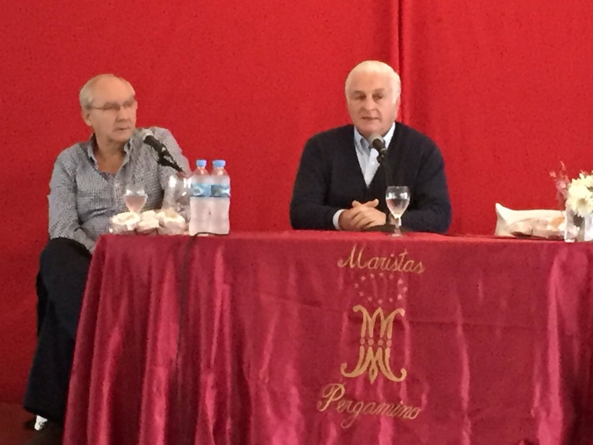 CSJPergamino's tweet photo. Charla del Dr. Roberto Canessa, sobreviviente de la tragedia de los Andes y Pablo Vierci, autores del libro ALGUIEN TENÍA QUE SOBREVIVIR https://t.co/idEDQLu25y