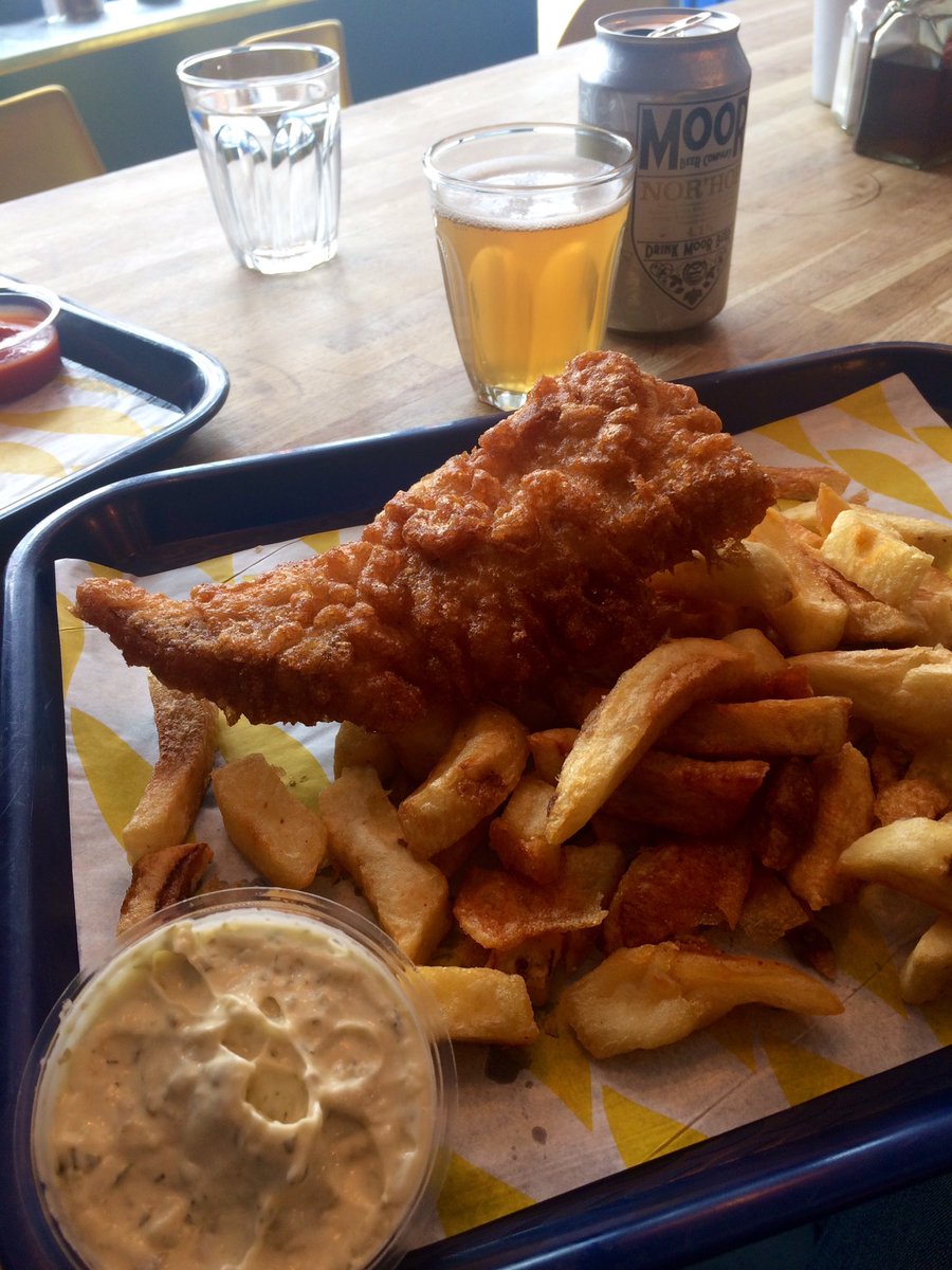 JdJCantalejo's tweet photo. #fishandchips w #norhop from @drinkmoorbeer at @SoulFishBristol #fridayfeeling #sunisgone #whocares #notthebestpic https://t.co/5zqTWt6UKi