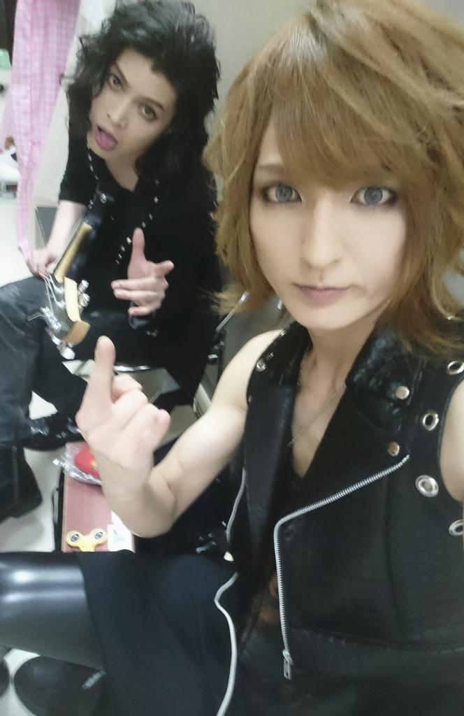 opera_yo's tweet photo. 盛岡公演、お越し頂いた皆様ありがとうございました！！摩天楼オペラがツアーで多めに盛岡に来れるのは、盛岡のライブに来てくれる皆さんのおかげです。地元ライブは嬉しい！(*´∀｀)また来ます。そして姪達がかわいかった。。。。 https://t.co/OFJlCseY9r