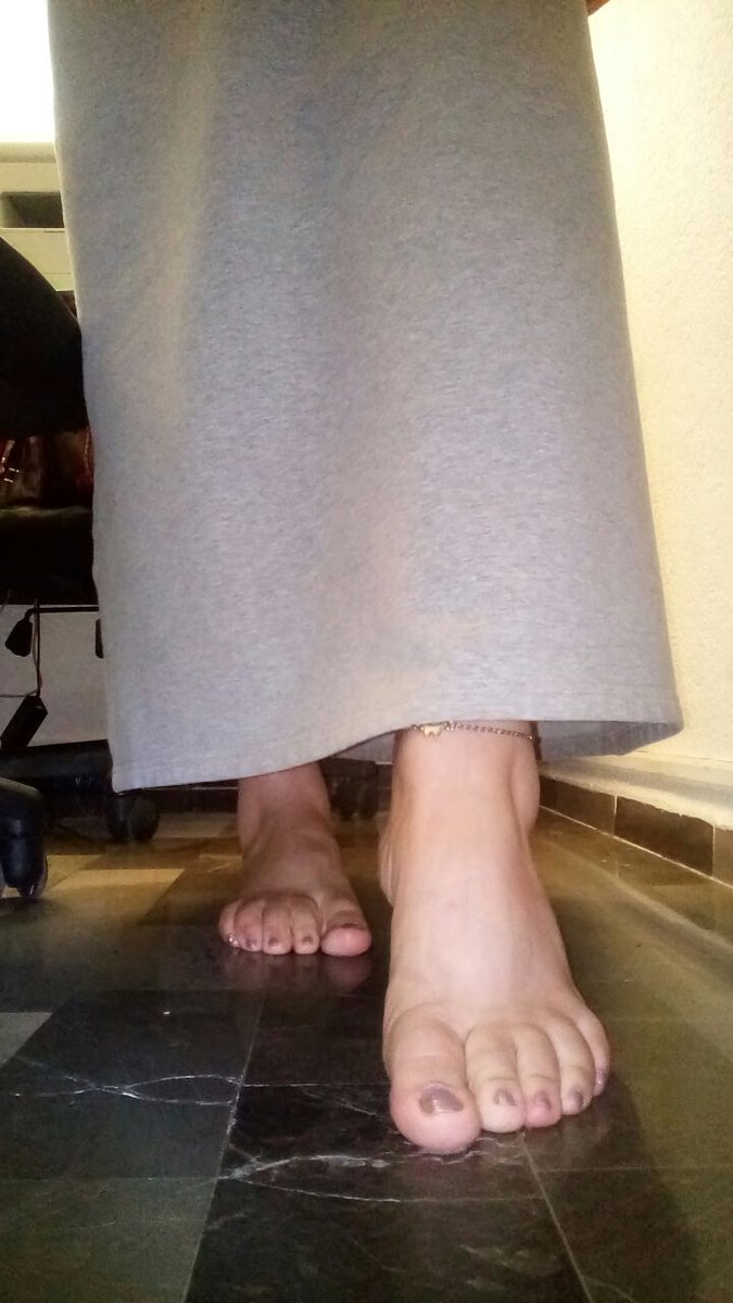 LindosPiesMEX's tweet photo. Te gustan?  👣👣👣👣
@crazyforfeet
#PiesDeMujer #prettyfeet #latinfeet
#pieslindos #BellosPies #pies
#barefoot #barefeet #nakedtoes #toes https://t.co/ILrgrxAW1o