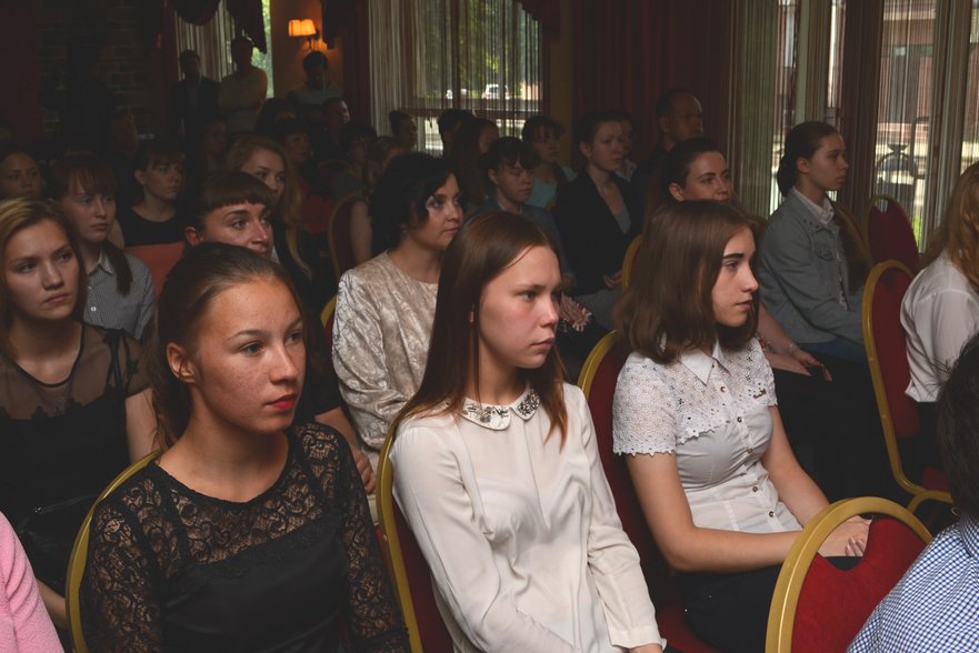 #Шуя Проходит торжественное награждение лучших выпускников школ,студентов проф.образования за успехи в учебе,активное участие в жизни города