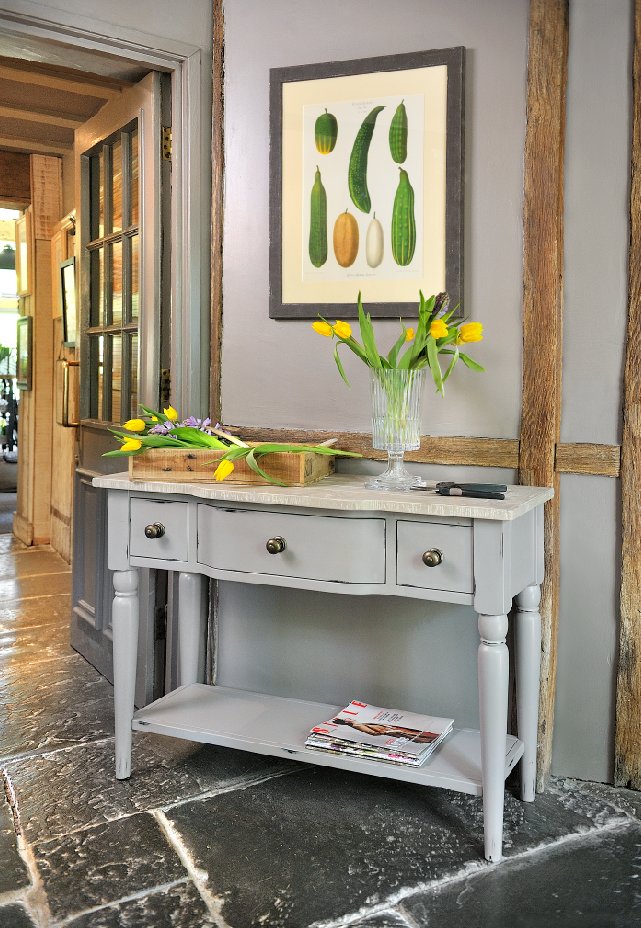 RowicoUKLimited's tweet photo. We just love the subtle grey hues of our gorgeous Warwick collection and this console table is the perfect addition to any hallway! #rowico https://t.co/XWVZVNZJRF