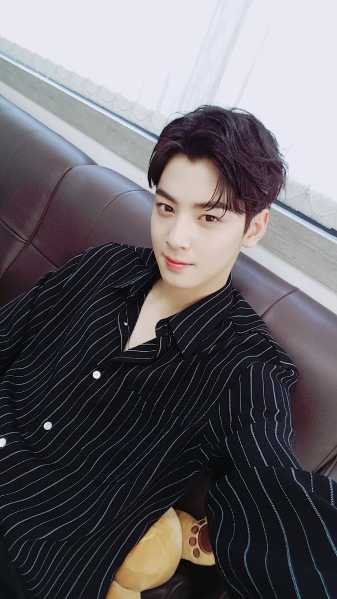 fantagiomusic_'s tweet photo. [#아스트로] 이번 주 금/토 밤 11시부터 아스트로 #차은우 가 출연하는 KBS2 #최고의한방 이 방송됩니다!😊 카리스마 뿜뿜! 강렬한 눈빛으로 시선을 뗄 수 없게 만드는 엠제이!😎 이번 주도 엠제이와 함께 본.방.사.수💕 https://t.co/l3DwHNp81m