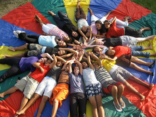 Студенты интернешнл. Международное сотрудничество студентов. Иностранный язык и путешествия. Изучение английского. По обмену в другую страну.