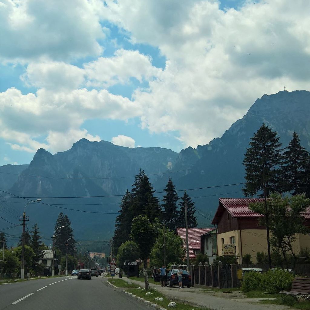WEfotografie's tweet photo. on the road to #bucharest #romania #mountains #landscape #scenery #shotonmylumia #lumia950 #nofilter #dogreatthing… https://t.co/7oTWXobSBf https://t.co/4yRgPAcoS1