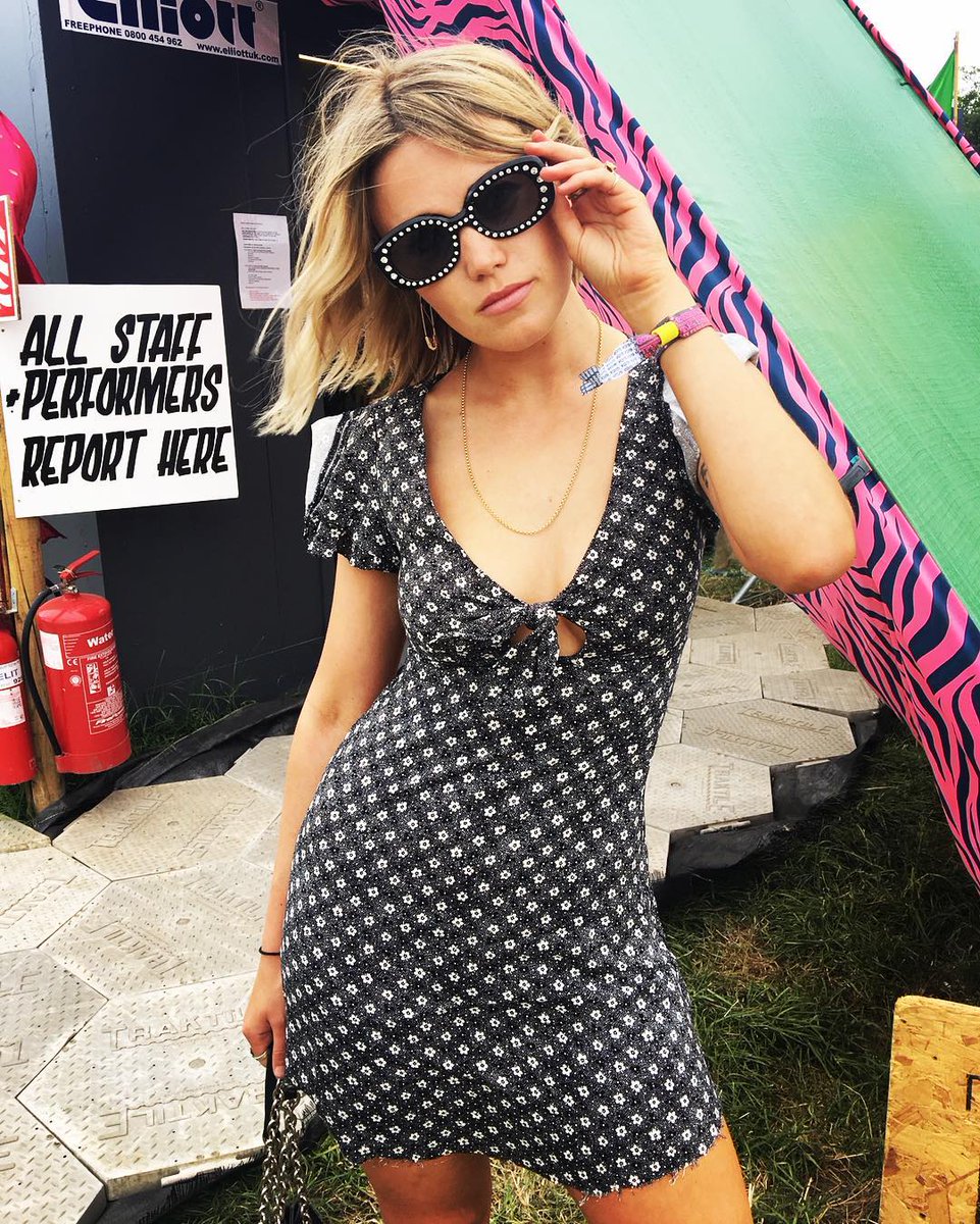 NobodysChild's tweet photo. #Glastonbury2017 ⭐️ (📷: @KaraRoseM) https://t.co/X97ZeXyVpw