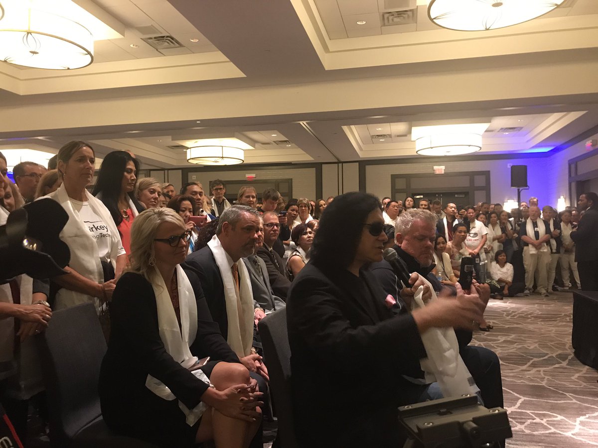 TaniAustin's tweet image. Yesterday was Great Day for @starkeyhearing @genesimmons @DalaiLama visits our employees giving the message of Caring! 🌟