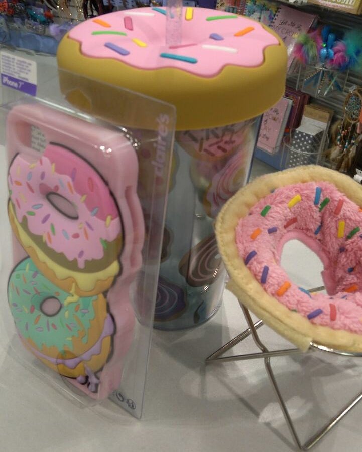 Claires_Greece's tweet image. Ποιός μπορεί να αντισταθεί στα αγαπημένα μας #dohnuts? 
#itsatclaires #tgif #friyay #accessories #claires #clairesstores #clairesgirls