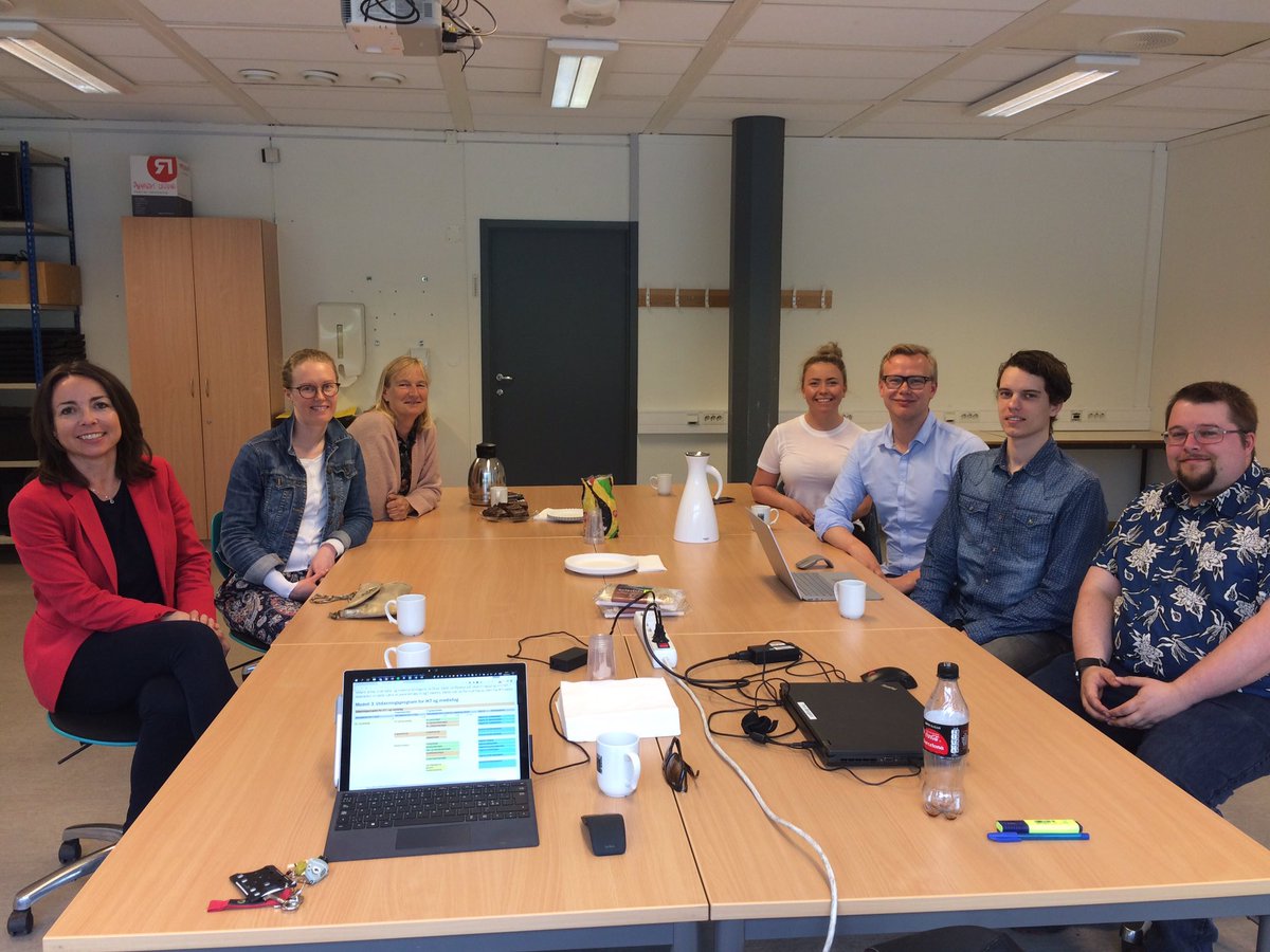 Skjegg og T-skjorte🏳️🌈🤜🏼🤛🏾 tweet media
