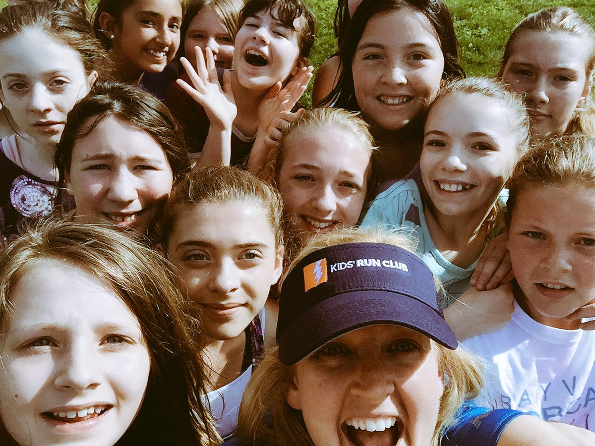 EnoDavidson's tweet photo. Bayview Kids Run Club with bubbles!!! Great end of year run!@KidsRunClub_DNS @SouthShoreRSB @BCSbobcats https://t.co/AozIEaZOJT