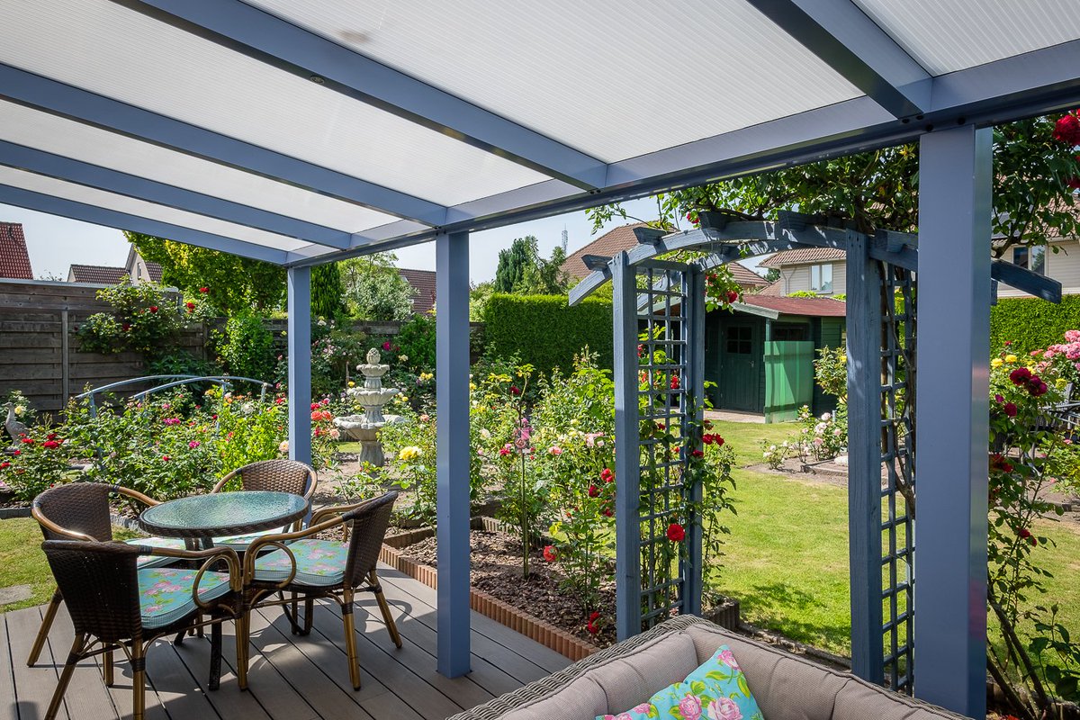 In Ommen deze mooie vrijstaande woning gefotografeerd met schitterende rozentuin. #makelaar #fotografie