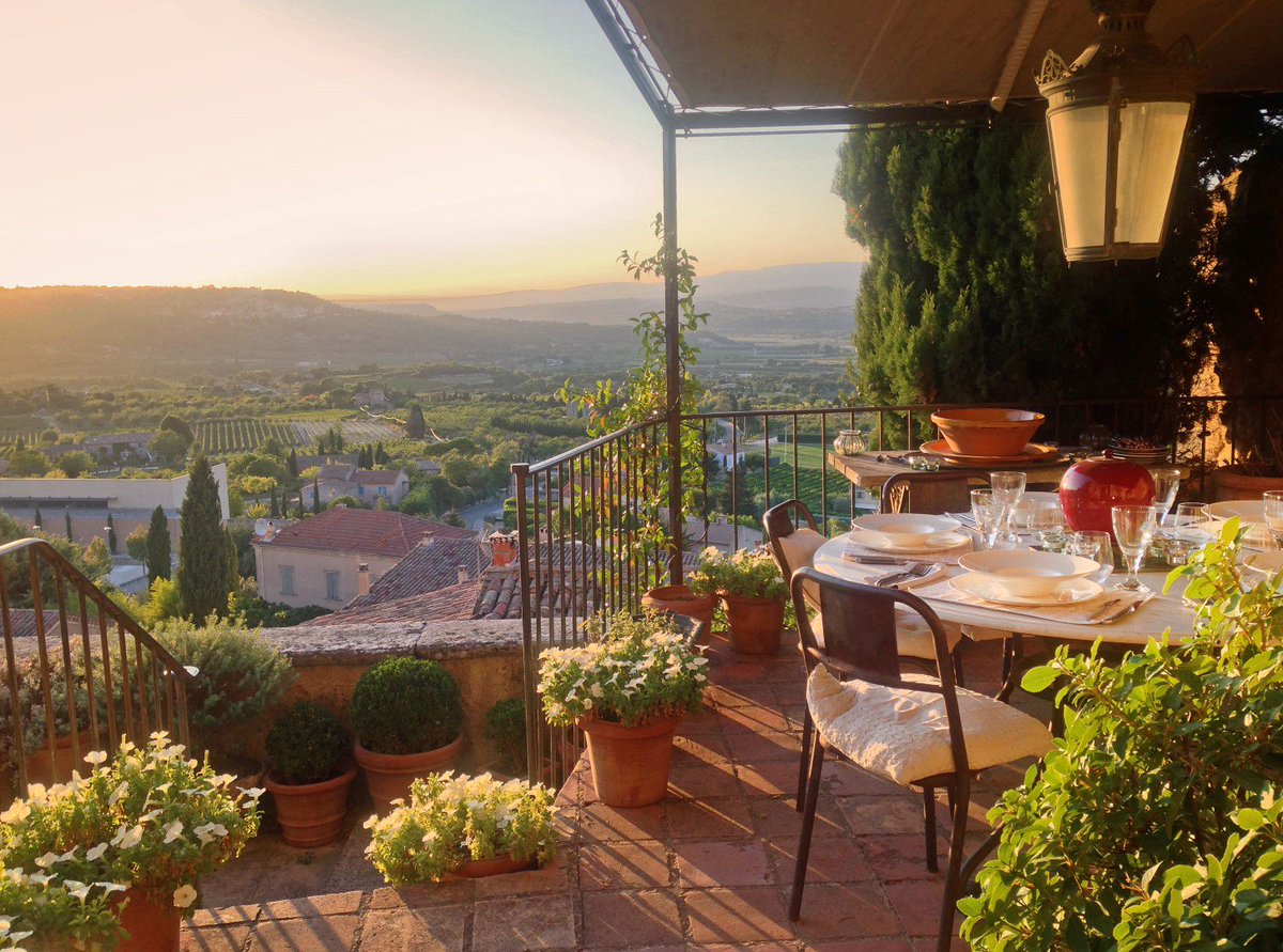 Savills's tweet photo. Looking for a property in Paris or Provence? @Countrylifemag picks the 10 best locations to buy in France: https://t.co/nLPPXhgSEf https://t.co/sHsTBQBaWW