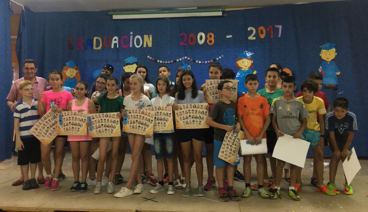 ceipsangil's tweet photo. Graduación de los alumnos de 6° 2008-2017 y despedida de los maestros que se van...Día muy emotivo para recordar ¡Suerte chicos! #FinalCurso https://t.co/wbYc3efVnc