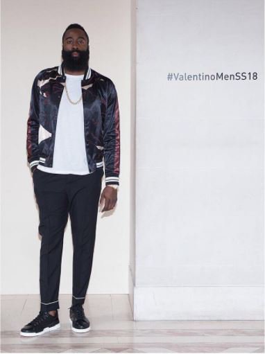 Stipendium Cordelia aften Valentino on Twitter: ".@JHarden13 from @HoustonRockets attended the  #ValentinoMenSS18 Show wearing a #Valentino #Panther Souvenir Jacket.  https://t.co/c9zJEa2xP0" / Twitter