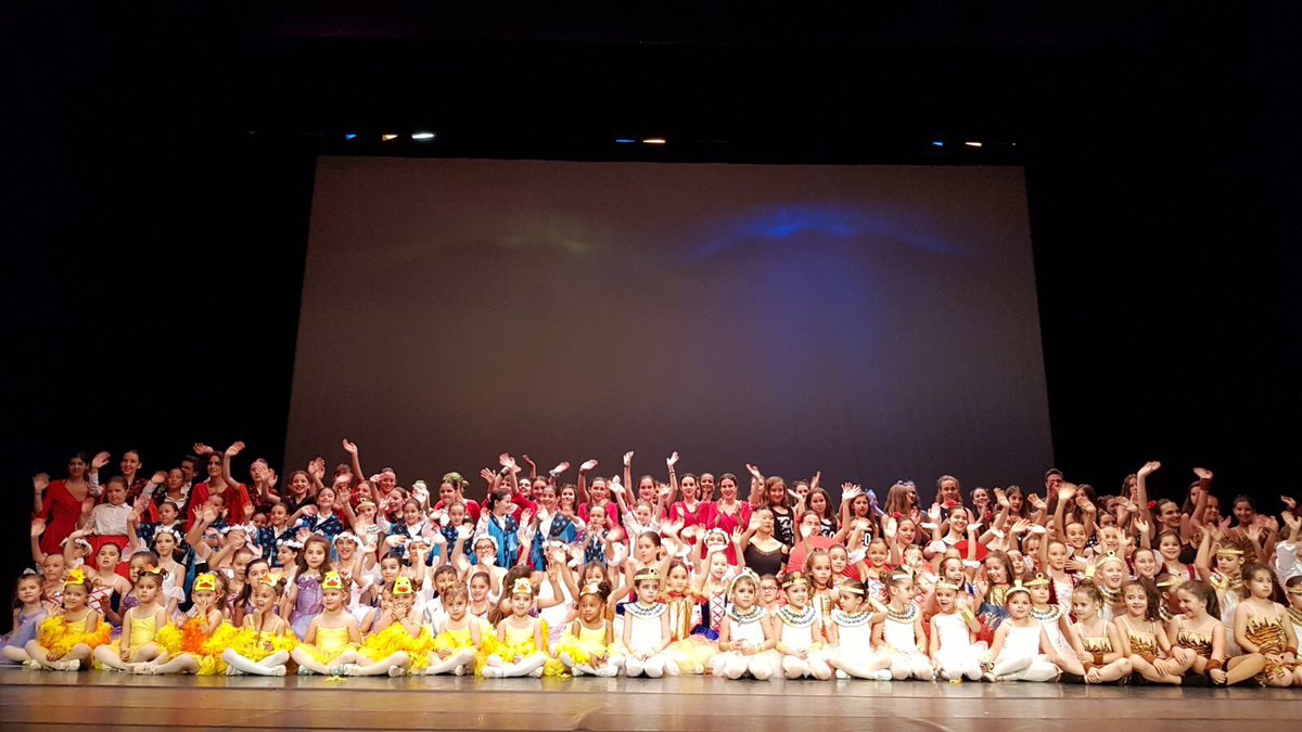 AlegriayJavier's tweet photo. Una y mil veces, GRACIAS!
#festival2017 #danzacuenca https://t.co/ruK7aTSHdV